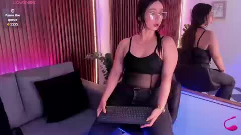 Snapshot of hailey_bieber_ chatting on 03.03.26 hailey_bieber_ online show from 03.03.26