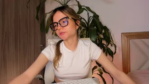 Snapshot of hailey_firee chatting on 11.20.25 Hailey online show from 11.20.25