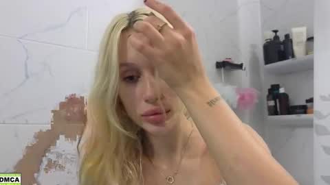 Snapshot of hailey_would chatting on 10.21.25 hailey_would online show from 10.21.25