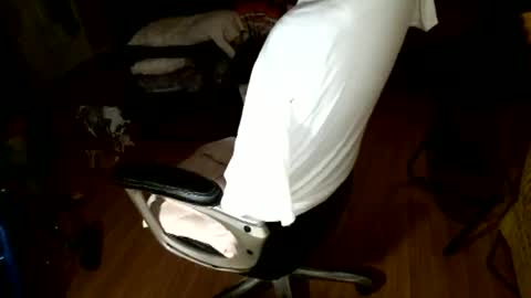 Snapshot of hairybear813 chatting on 12.31.24 hairybear813 online show from 12.31.24