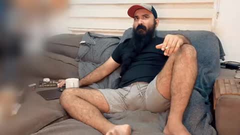 Snapshot of hairybeardedsmoker chatting on 05.01.26 Hairy Beard Smoker online show from 05.01.26