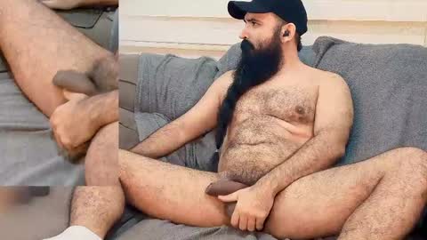 Snapshot of hairybeardedsmoker chatting on 05.04.26 Hairy Beard Smoker online show from 05.04.26