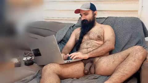 Snapshot of hairybeardedsmoker chatting on 05.08.26 Hairy Beard Smoker online show from 05.08.26