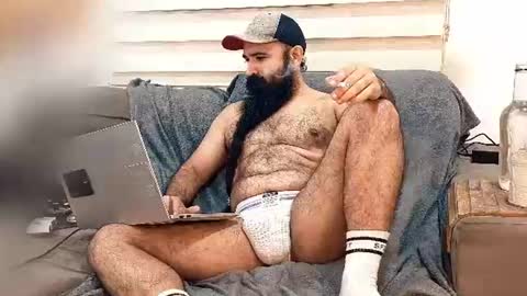 Snapshot of hairybeardedsmoker chatting on 06.25.26 Hairy Beard Smoker online show from 06.25.26