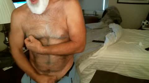 Snapshot of hairypecsguy chatting on 04.17.26 Hairy pecs online show from 04.17.26