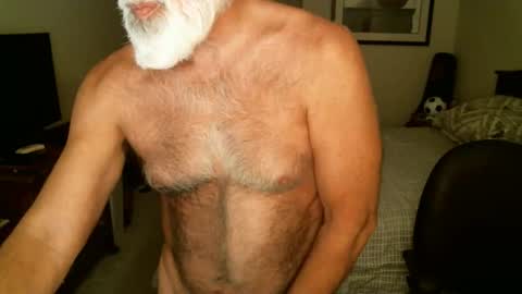 Snapshot of hairypecsguy chatting on 04.22.26 Hairy pecs online show from 04.22.26