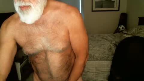 Snapshot of hairypecsguy chatting on 04.22.26 Hairy pecs online show from 04.22.26