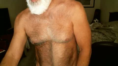 Snapshot of hairypecsguy chatting on 04.24.26 Hairy pecs online show from 04.24.26