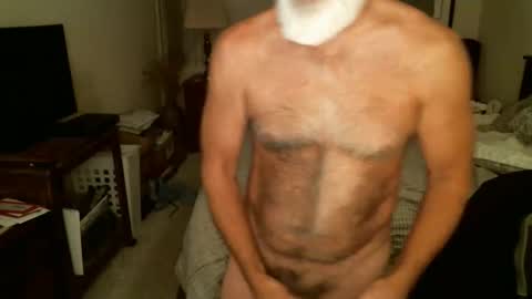 Snapshot of hairypecsguy chatting on 04.26.26 Hairy pecs online show from 04.26.26