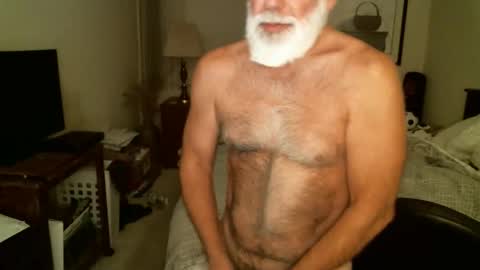 Snapshot of hairypecsguy chatting on 04.29.26 Hairy pecs online show from 04.29.26