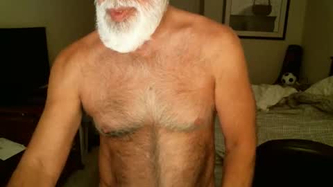 Snapshot of hairypecsguy chatting on 04.30.26 Hairy pecs online show from 04.30.26