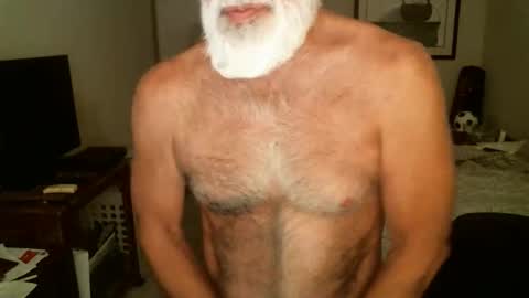Snapshot of hairypecsguy chatting on 05.10.26 Hairy pecs online show from 05.10.26