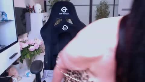 Snapshot of hairypussygranny chatting on 06.12.26 Monika online show from 06.12.26