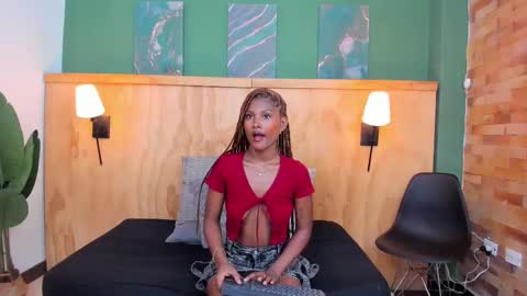 Halley Lorens online show from 09.15.25