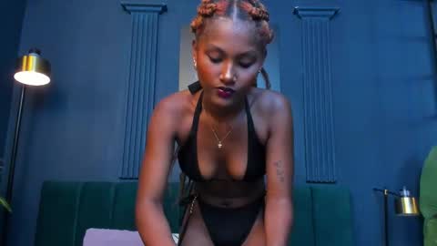 Halley Lorens online show from 09.24.25