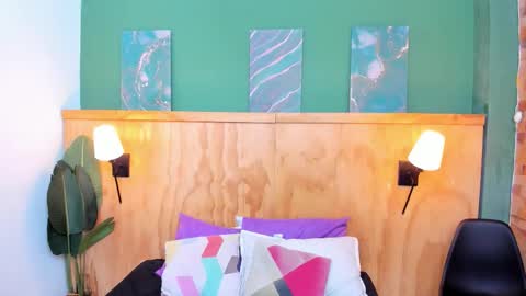 Halley Lorens online show from 02.07.26