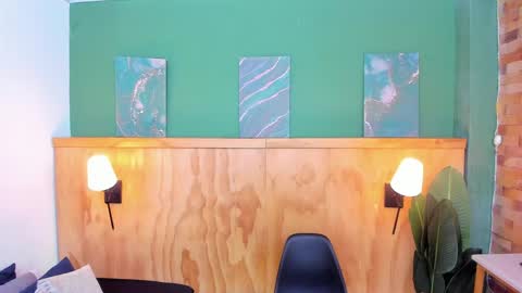 Halley Lorens online show from 04.01.26