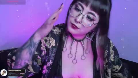 Snapshot of hallucigenia_sparza chatting on 06.10.26 Hallu online show from 06.10.26