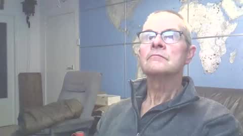 Snapshot of hamto65 chatting on 10.27.25 Prefer men 80 online show from 10.27.25