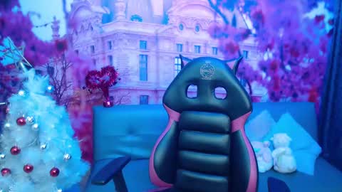 Snapshot of hanaku_8 chatting on 12.13.24 Hanaku online show from 12.13.24