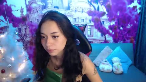 Snapshot of hanaku_8 chatting on 12.13.24 Hanaku online show from 12.13.24