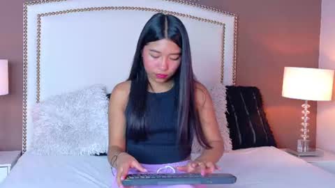Snapshot of hanaluna chatting on 06.25.26 Hanna online show from 06.25.26
