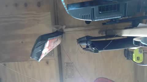 Snapshot of handiemanhere chatting on 12.08.24 naked man online show from 12.08.24