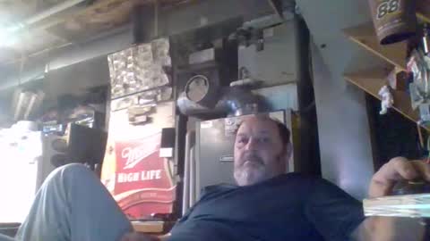 Snapshot of handiemanhere chatting on 11.26.25 naked man online show from 11.26.25