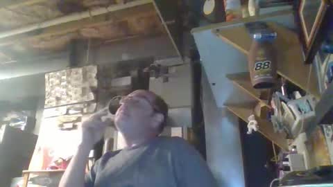 Snapshot of handiemanhere chatting on 04.10.26 naked man online show from 04.10.26