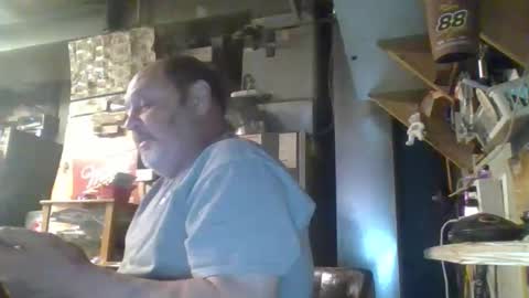 Snapshot of handiemanhere chatting on 04.14.26 naked man online show from 04.14.26