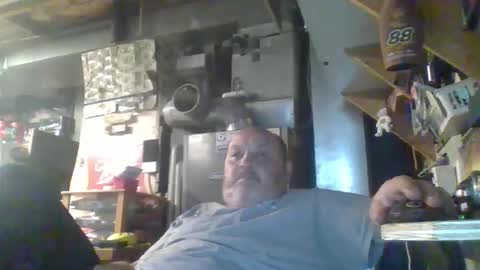 Snapshot of handiemanhere chatting on 04.23.26 naked man online show from 04.23.26