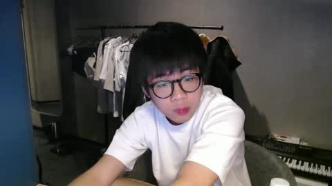Snapshot of handsome_mannn chatting on 10.31.25 handsome_mannn online show from 10.31.25