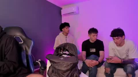 Snapshot of handsomeboys19 chatting on 07.10.26 leonardfarrucknick and otis online show from 07.10.26