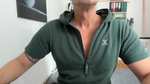 Snapshot of hankmoody6 chatting on 10.19.25 hanky online show from 10.19.25