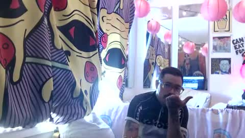 Snapshot of hankrams chatting on 09.21.25 hank rams online show from 09.21.25