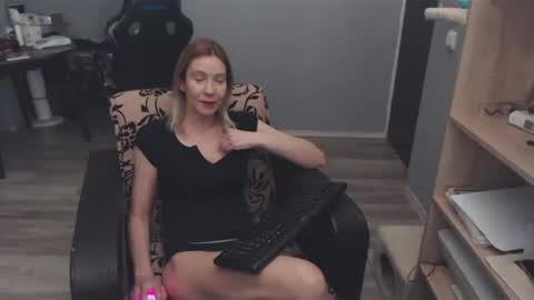 hanna_ha online show from 02.20.25