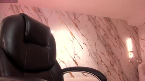 Snapshot of hannaconnor_ chatting on 02.19.25 Hanna Connor online show from 02.19.25