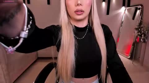 Snapshot of hannaconnor_ chatting on 10.18.25 Hanna Connor online show from 10.18.25