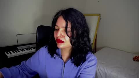 Snapshot of hannaconor chatting on 12.15.24 Aurora Sky online show from 12.15.24