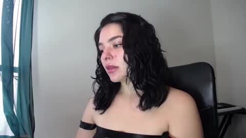 Snapshot of hannaconor chatting on 01.08.25 Aurora Sky online show from 01.08.25