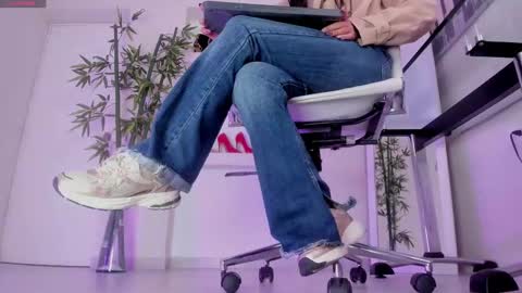 HANNAH HOWELL online show from 11.10.25