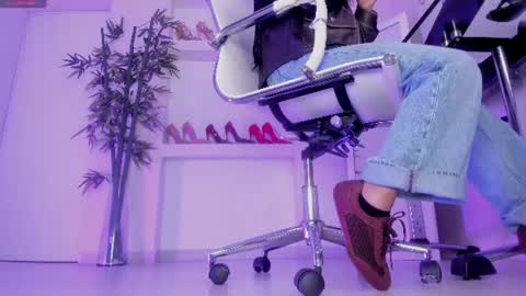 HANNAH HOWELL online show from 07.03.26
