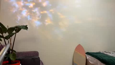 hannah levis  online show from 10.10.25