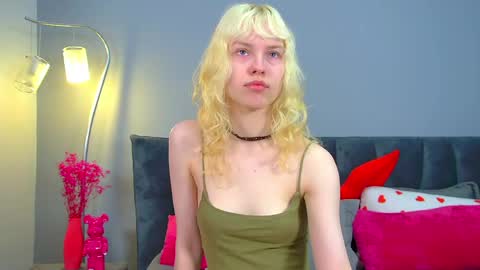 Snapshot of hannahhollis chatting on 05.06.26 Hannah online show from 05.06.26