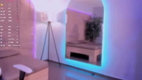 hannahmonttgomery  Help me reach 100 Hands up online show from 03.12.26