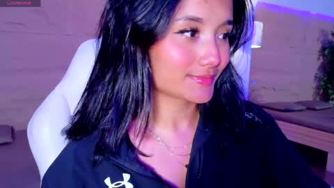 hannahmonttgomery  Help me reach 100 Hands up online show from 04.29.26