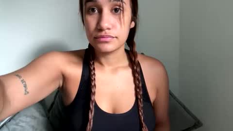 Snapshot of hannakoff chatting on 09.19.25 hannakoff online show from 09.19.25