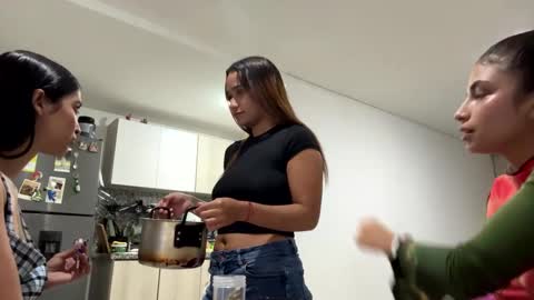 Snapshot of hannakoff chatting on 09.24.25 hannakoff online show from 09.24.25