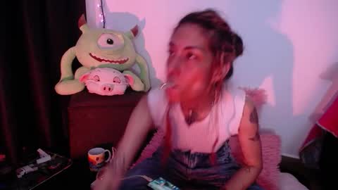 Snapshot of hannaqueen23 chatting on 12.22.25 hannaqueen23 online show from 12.22.25