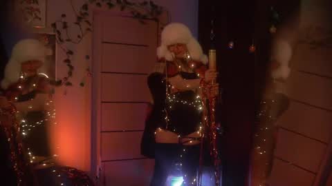 Snapshot of hannasthesia chatting on 12.25.24 Hanna online show from 12.25.24